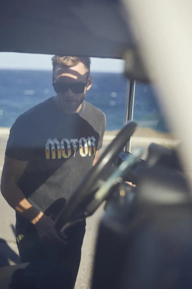 Le Temps des Cerises T-Shirt Gabrent Gris Delave Imprime-Homme T-Shirts & Polos